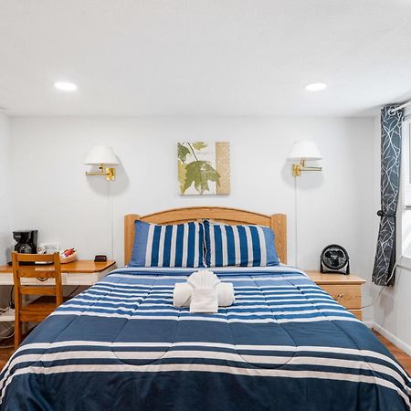 South Arm Retreats Motel East Jordan Ngoại thất bức ảnh
