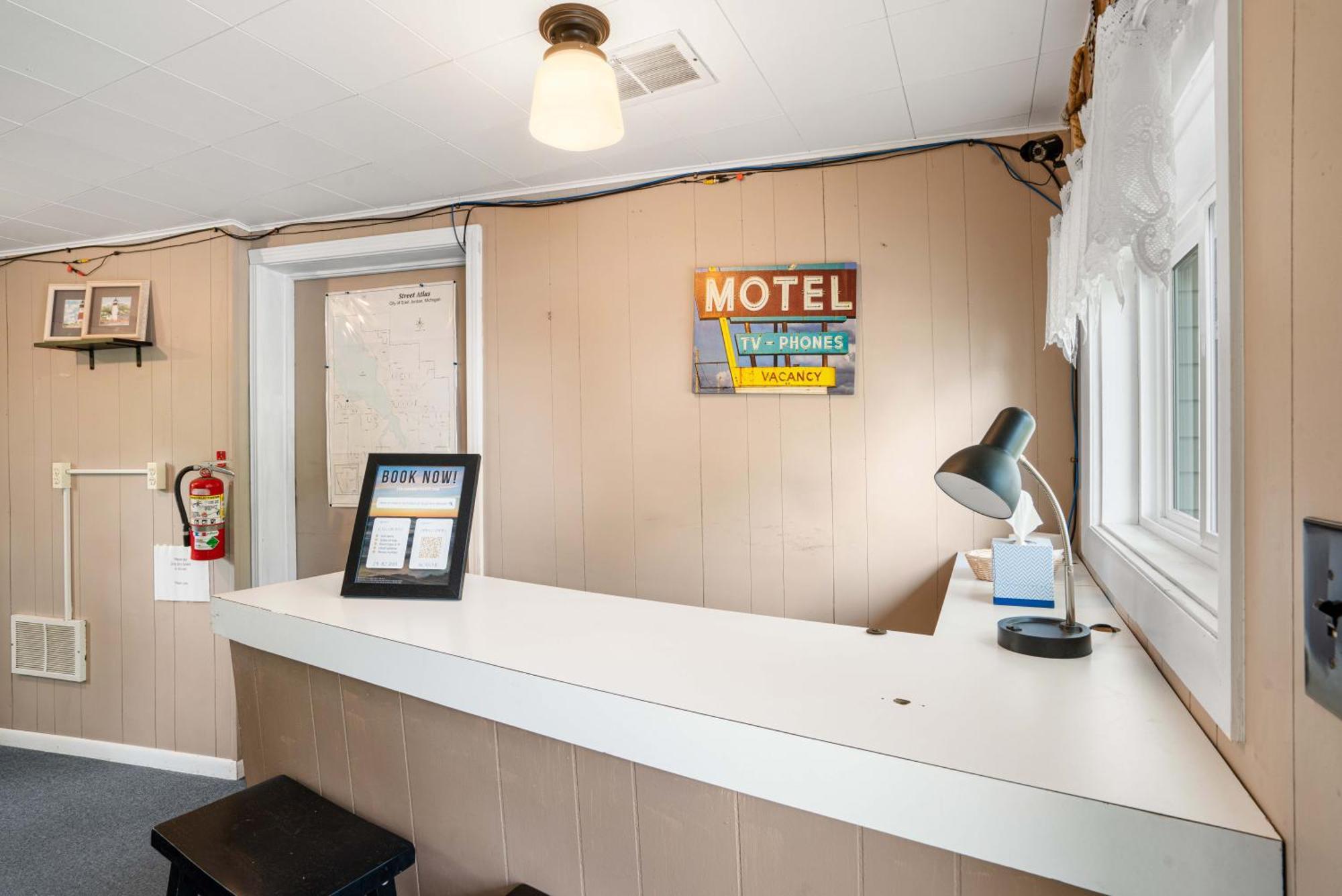 South Arm Retreats Motel East Jordan Ngoại thất bức ảnh