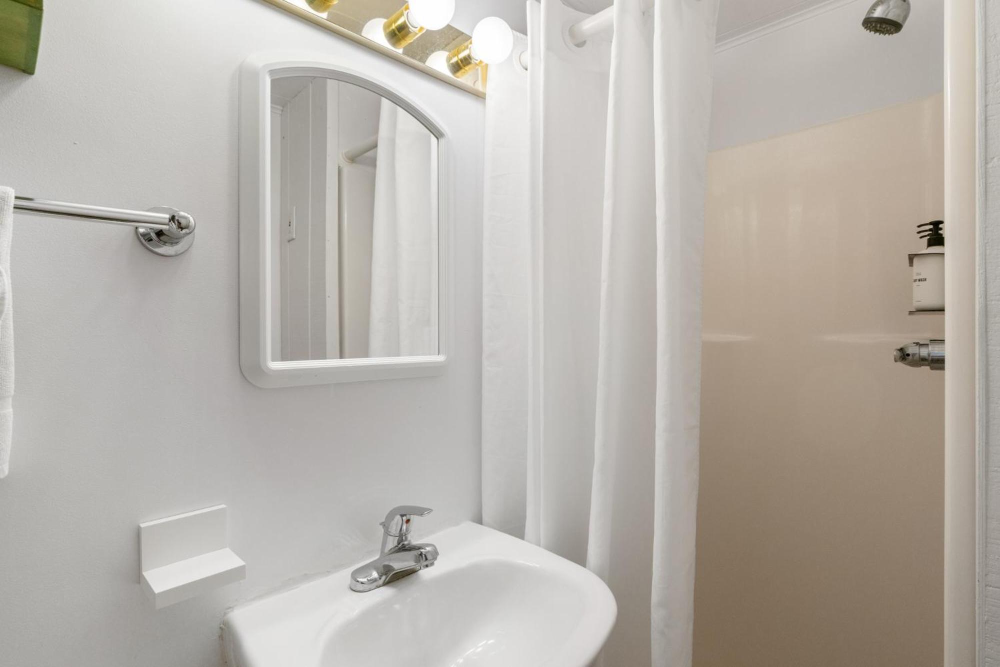 South Arm Retreats Motel East Jordan Ngoại thất bức ảnh