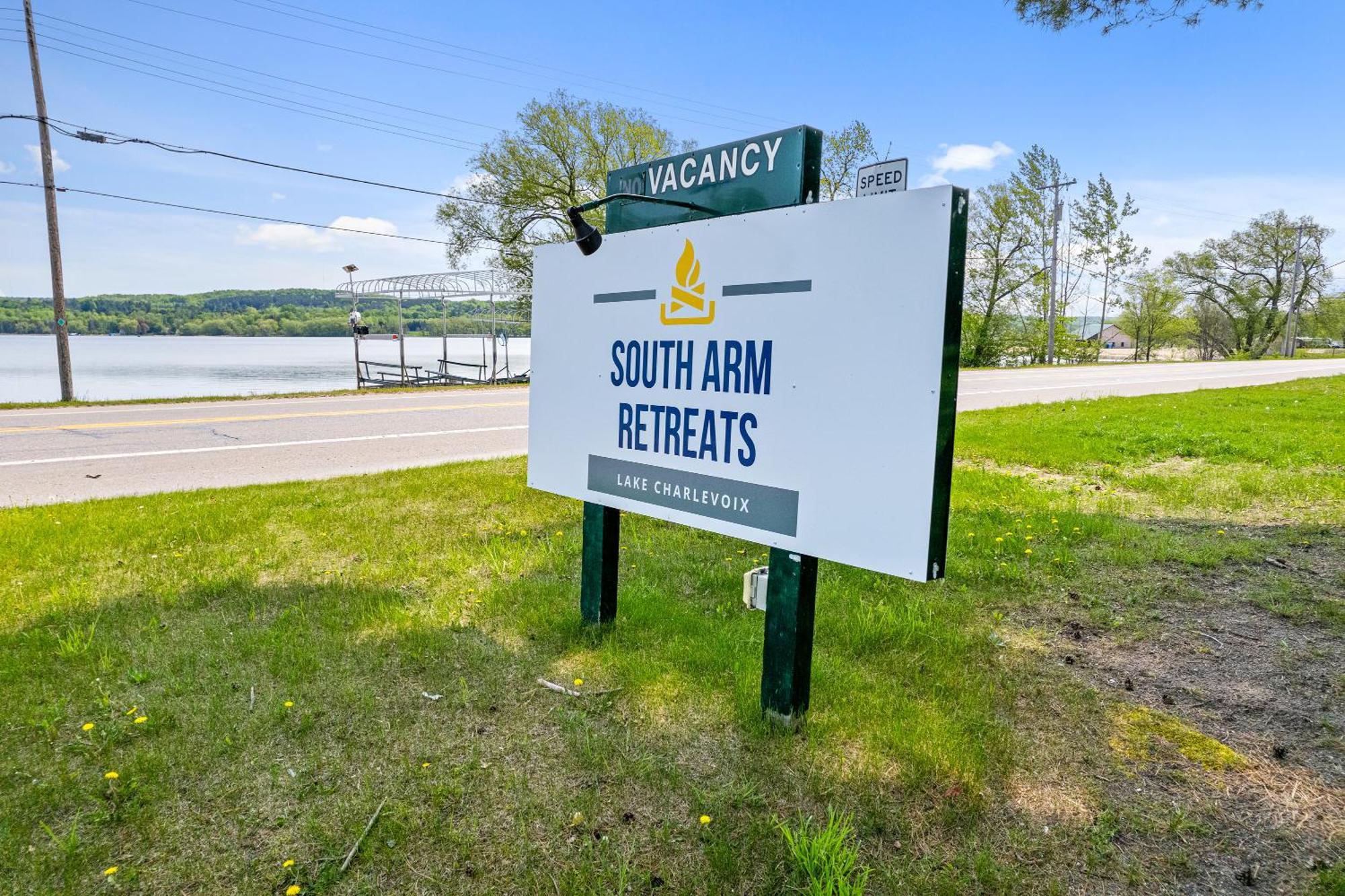 South Arm Retreats Motel East Jordan Ngoại thất bức ảnh