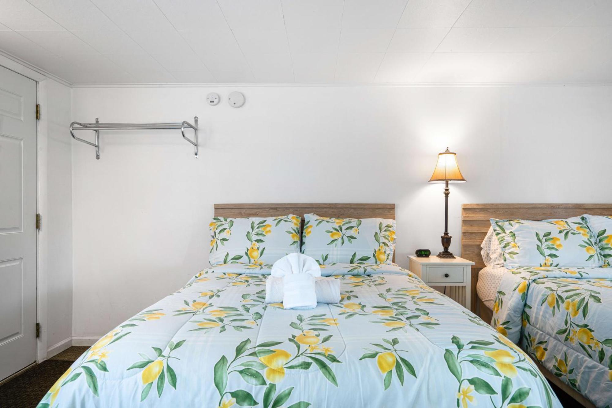 South Arm Retreats Motel East Jordan Ngoại thất bức ảnh