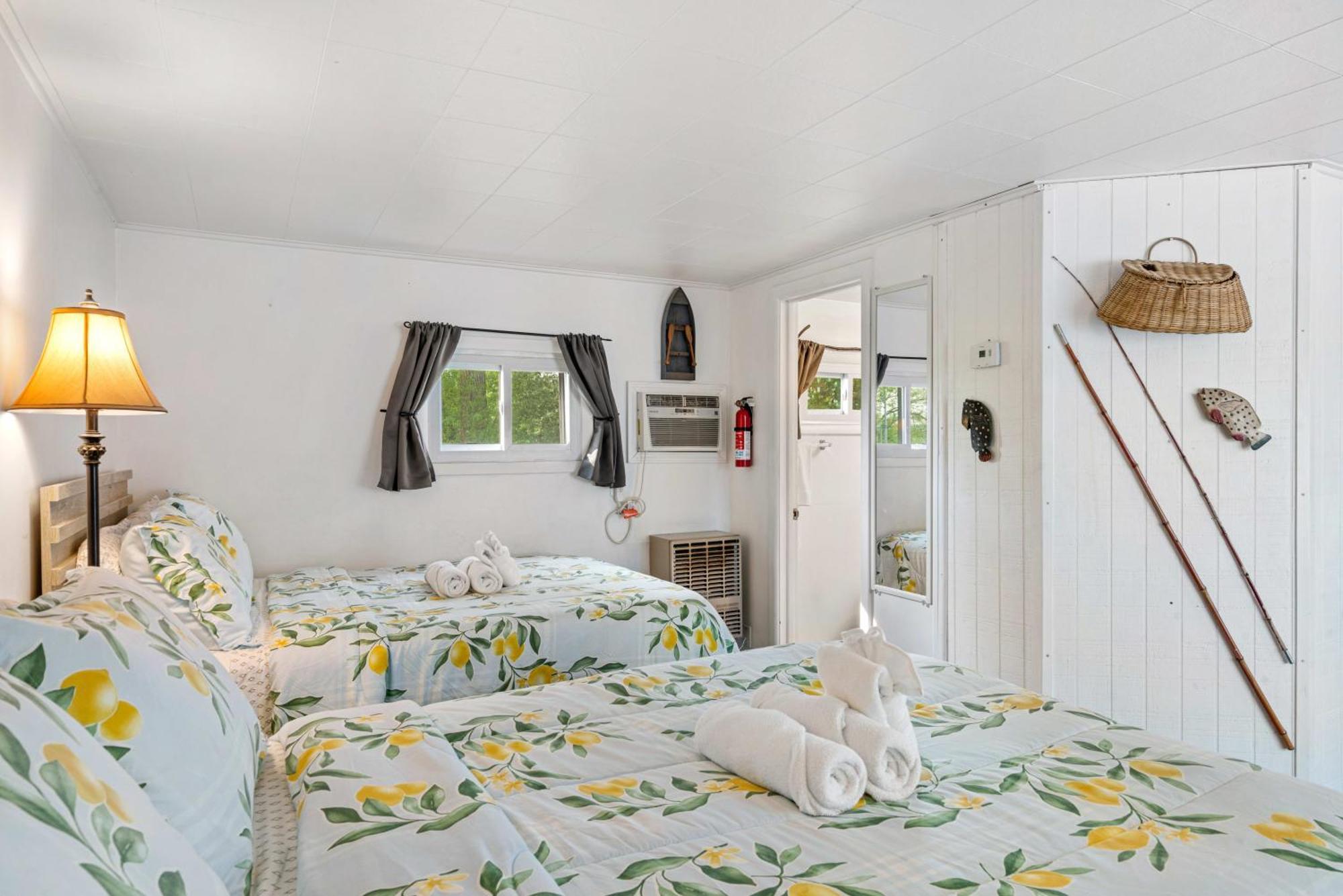 South Arm Retreats Motel East Jordan Ngoại thất bức ảnh