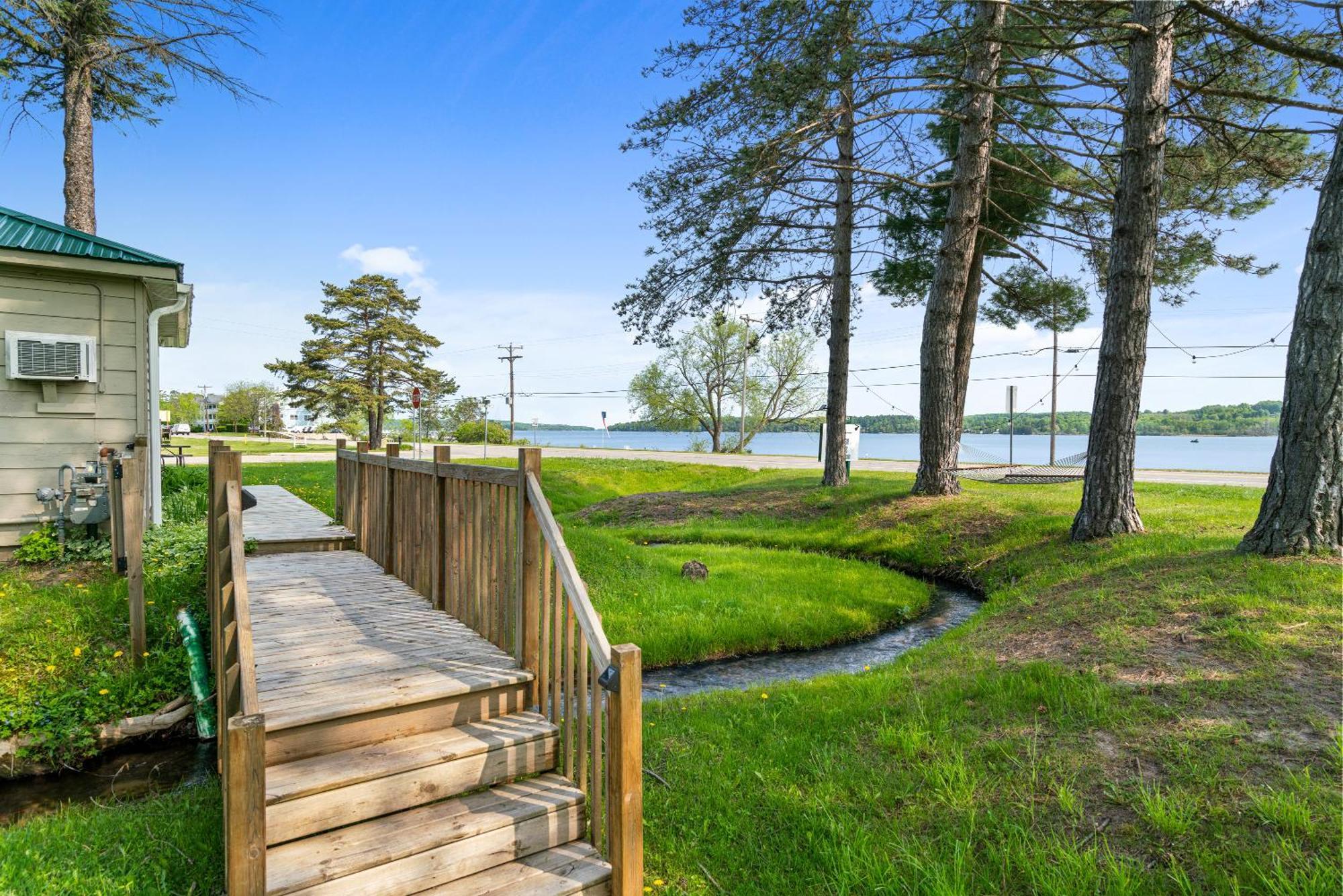 South Arm Retreats Motel East Jordan Ngoại thất bức ảnh