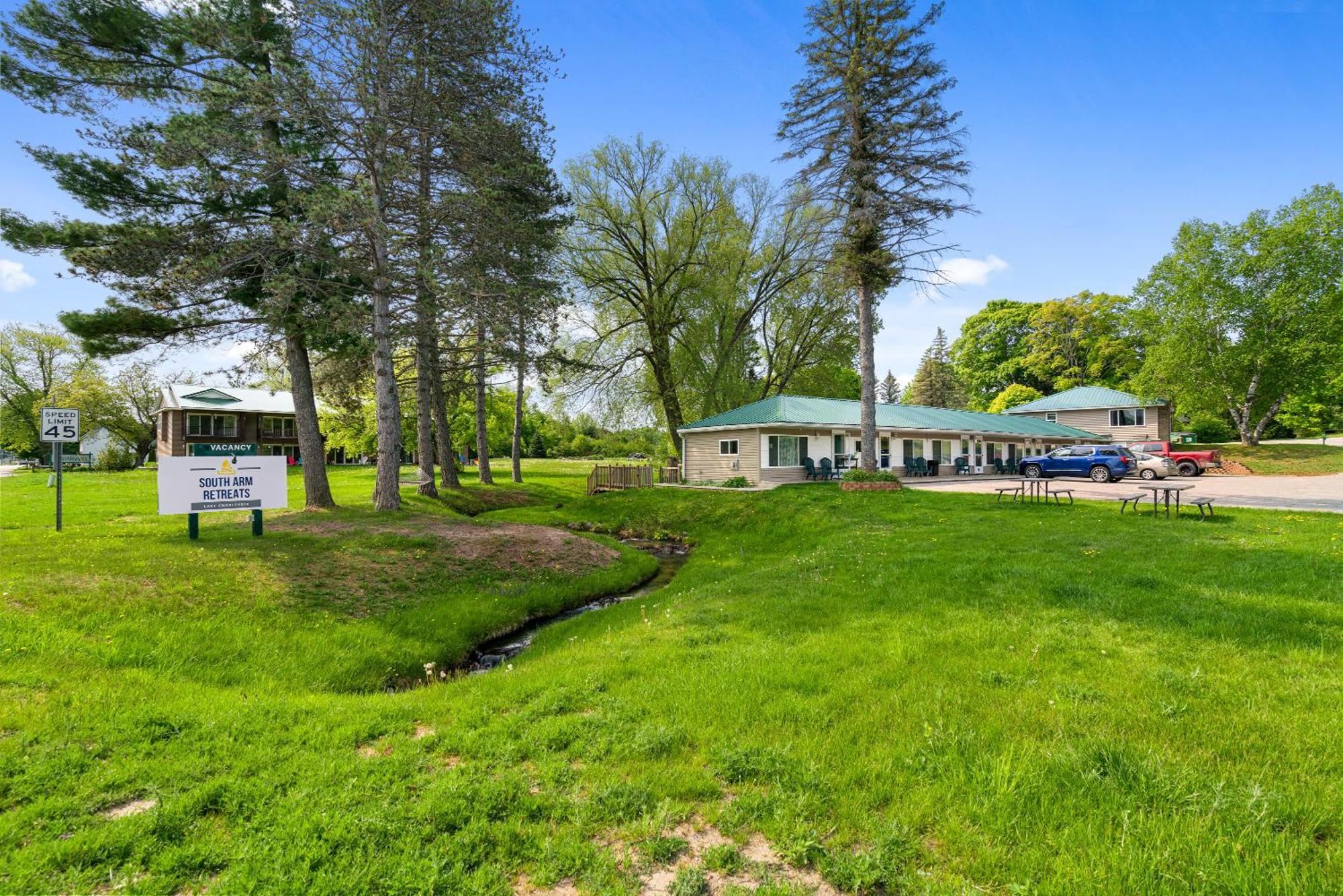 South Arm Retreats Motel East Jordan Ngoại thất bức ảnh
