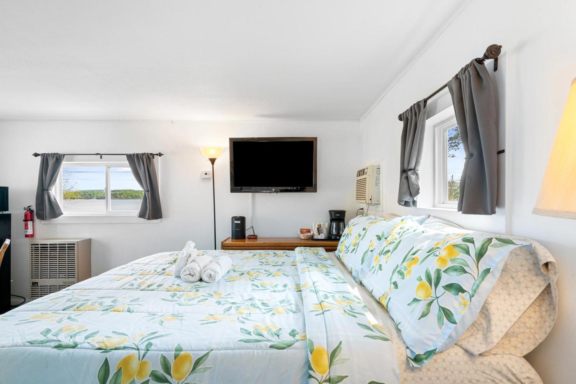 South Arm Retreats Motel East Jordan Ngoại thất bức ảnh