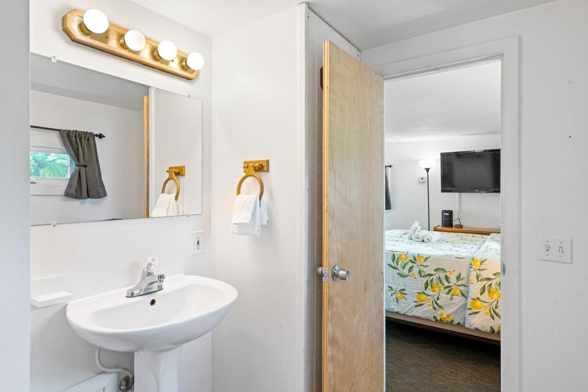 South Arm Retreats Motel East Jordan Ngoại thất bức ảnh
