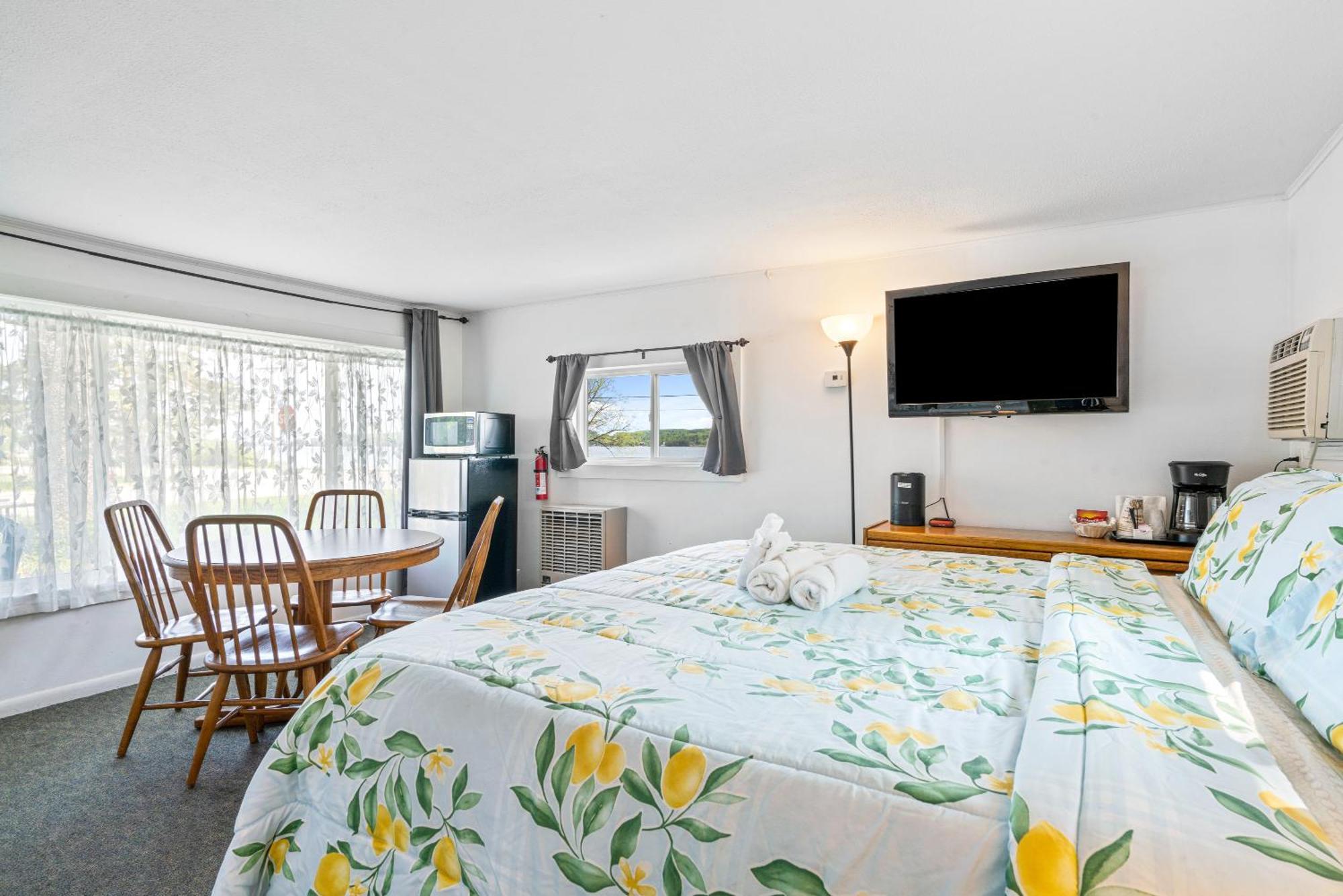South Arm Retreats Motel East Jordan Ngoại thất bức ảnh